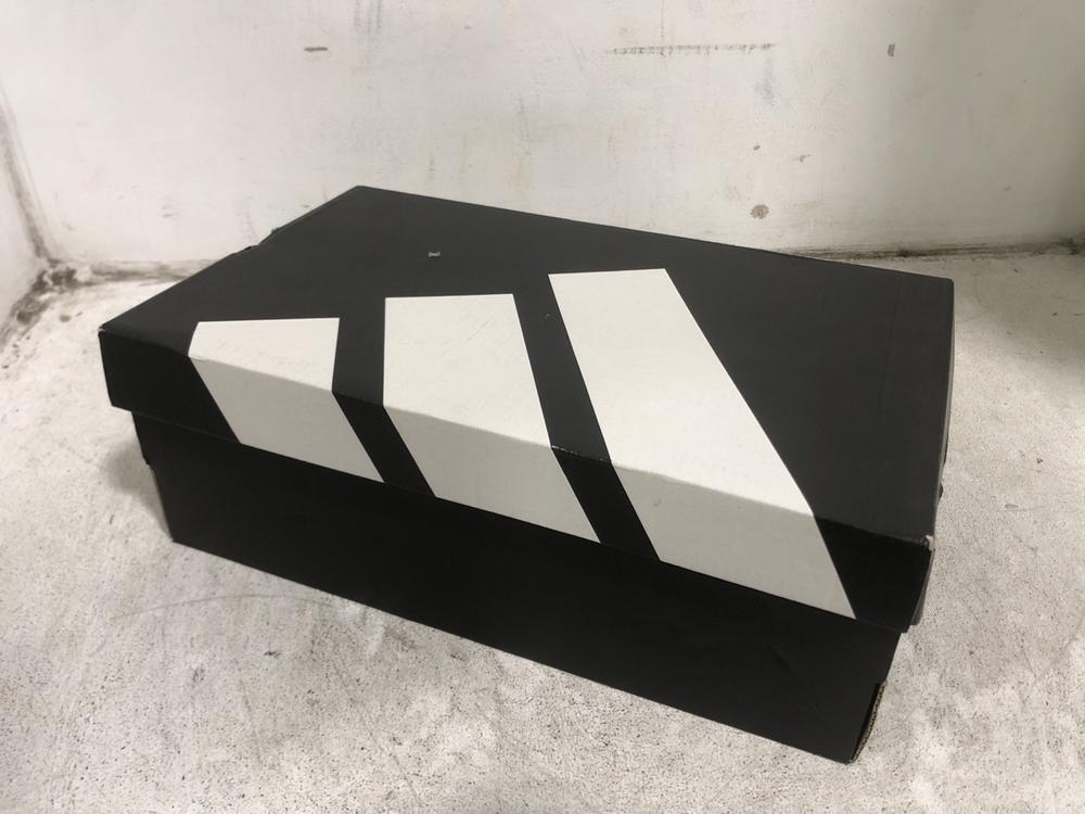 Lot 570  
            Chesterfield SR45 - Parcel Delivery Only 

                
ADIDAS RUNFALCON 5 W UK SIZE 5.5 (LOCATION: I1)