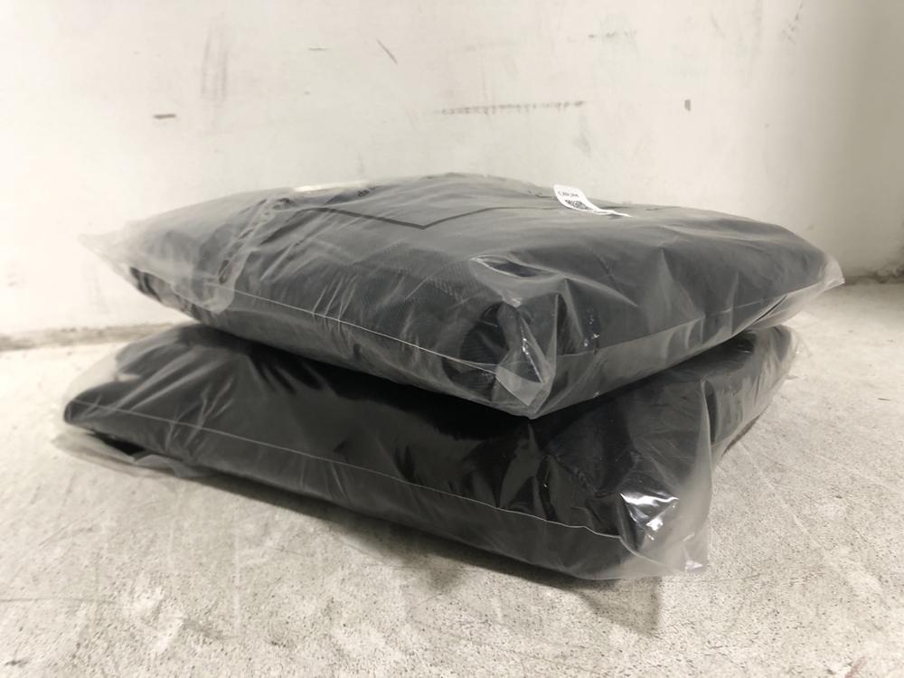 Lot 580  
            Chesterfield SR45 - Parcel Delivery Only 

                
LEVIS 502 TAPER 34 X 30 TO INCLUDE WRANGLER COWBOY CUT 34W 30L (LOCATION: I1)