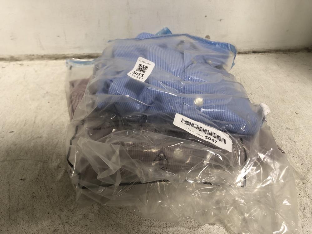 Lot 581  
            Chesterfield SR45 - Parcel Delivery Only 

                
TOMMY HILFIGER BLUE FLEX XL REGULAR FIT SHIRT TO INCLUDE TOMMY HILFIGER RED XL TH...