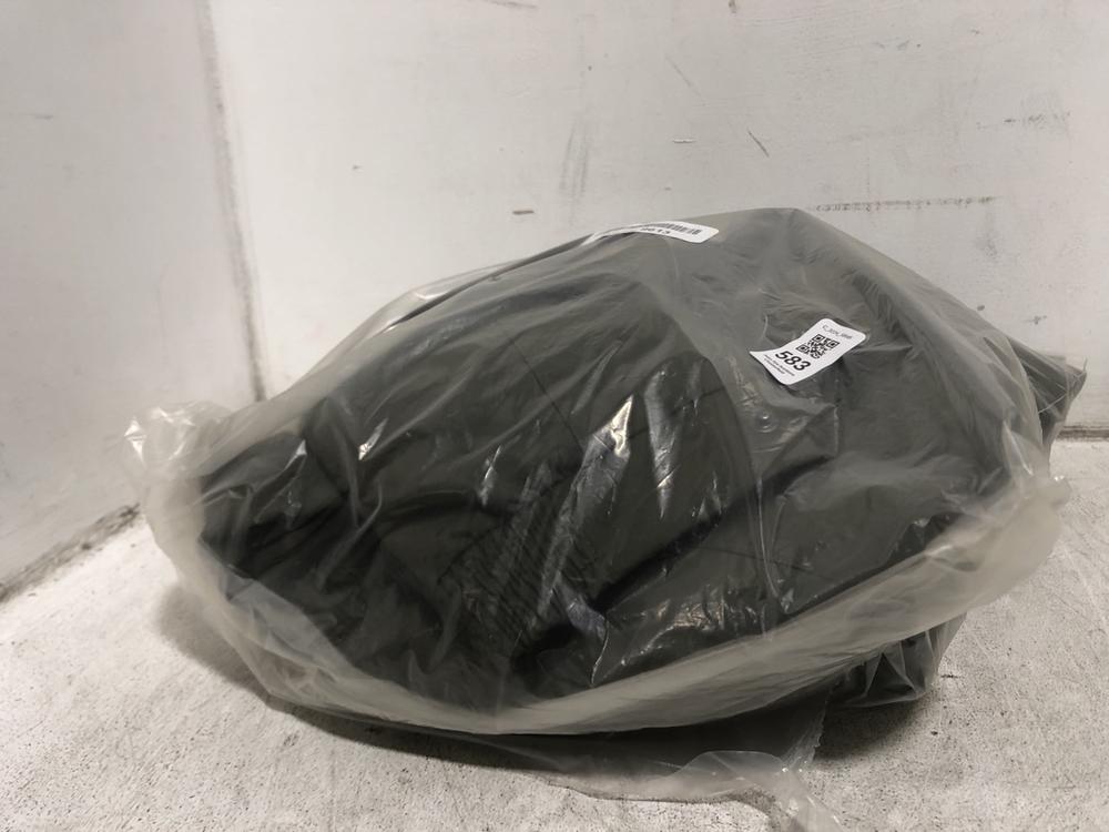 Lot 583  
            Chesterfield SR45 - Parcel Delivery Only 

                
HELLY HANSEN GREEN JACKET UK SIZE SMALL (LOCATION: I1)