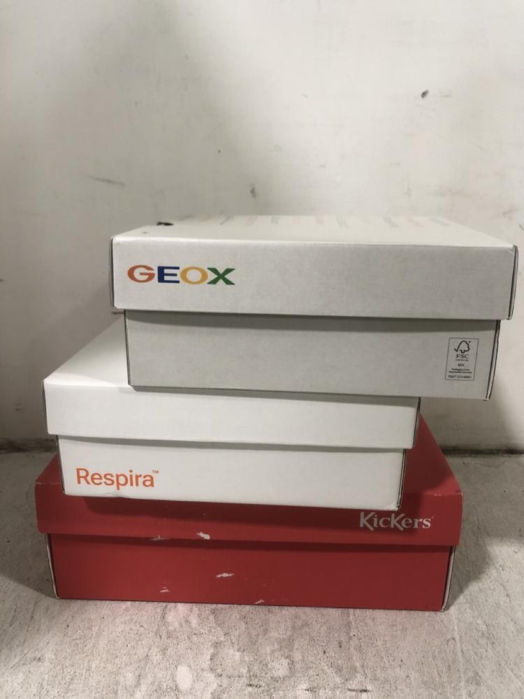 Lot 589  
            Chesterfield SR45 - Parcel Delivery Only 

                
3X ASSORTED BRANDED KIDS SHOES TO INCLUDE GEOX B HYROO A SUEDE UK SIZE 8 (LOCATIO...