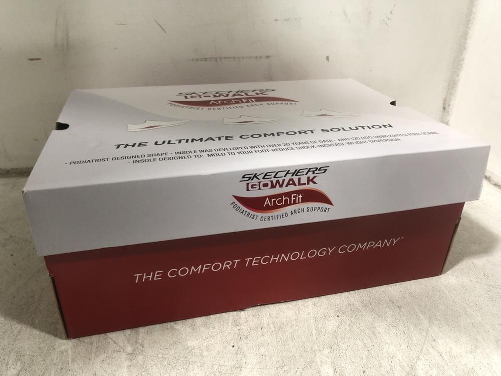 Lot 594  
            Chesterfield SR45 - Parcel Delivery Only 

                
SKECHERS GO WALK ARCH FIT 2.0 UK SIZE UK SIZE 12 WOMENS (LOCATION: I2)