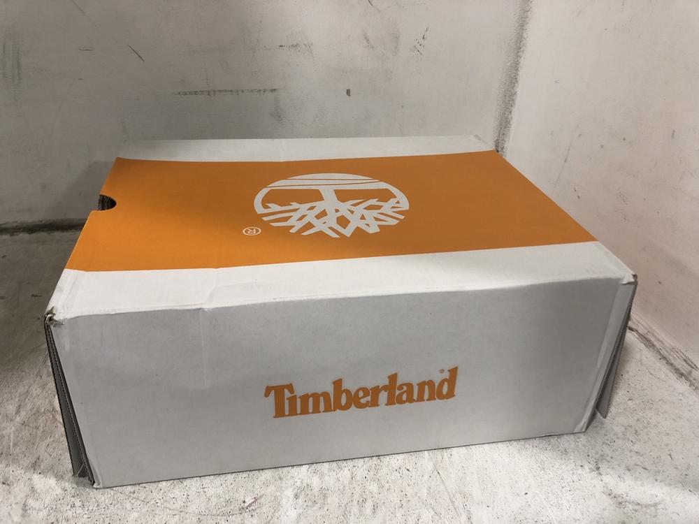 Lot 598  
            Chesterfield SR45 - Parcel Delivery Only 

                
TIMBERLANDS 6 IN BASIC 6 INCH LACE BOOT JET BLACK UK SIZE 9.5 (LOCATION: I2)