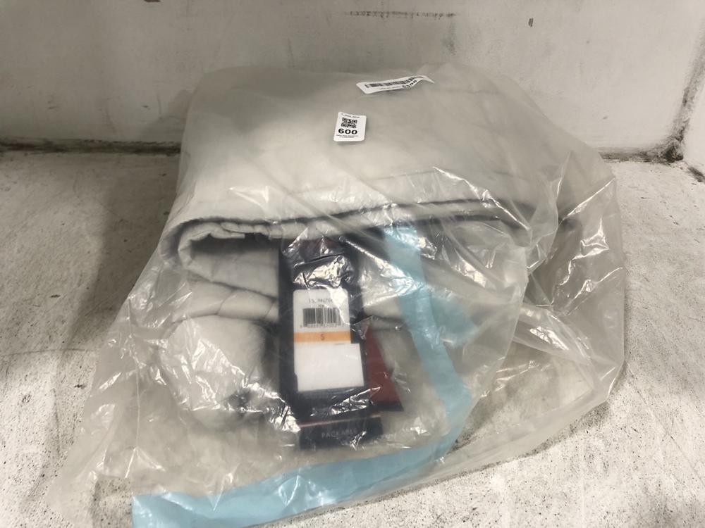 Lot 600  
            Chesterfield SR45 - Parcel Delivery Only 

                
TOMMY HILFIGER 150AN796 ICE UK SIZE SMALL (LOCATION: I2)