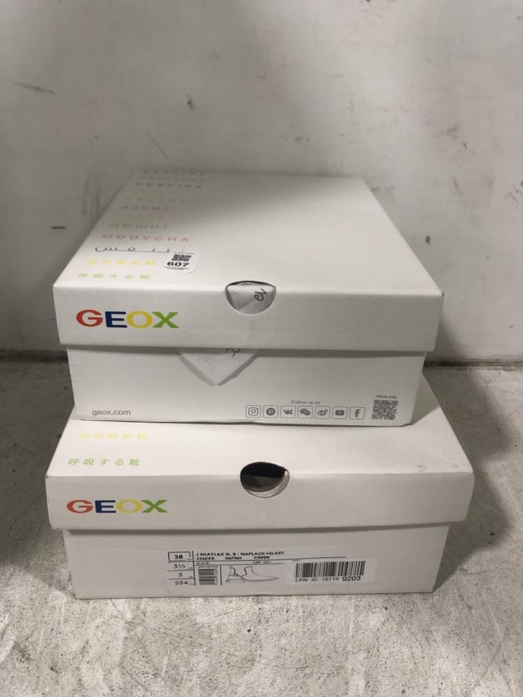 Lot 607  
            Chesterfield SR45 - Parcel Delivery Only 

                
GEOX J SHAYLAX UK SIZE 9 TO INCLUDE GEOX J SHAYLAX UK SIZE 5 (LOCATION: I2)