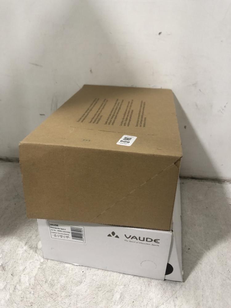 Lot 609  
            Chesterfield SR45 - Parcel Delivery Only 

                
VAUDE DOWNIEVILLE TECH UK SIZE 5.5 TO INCLUDE LEGERO GORE TEX TRAINERS UK SIZE 7 ...