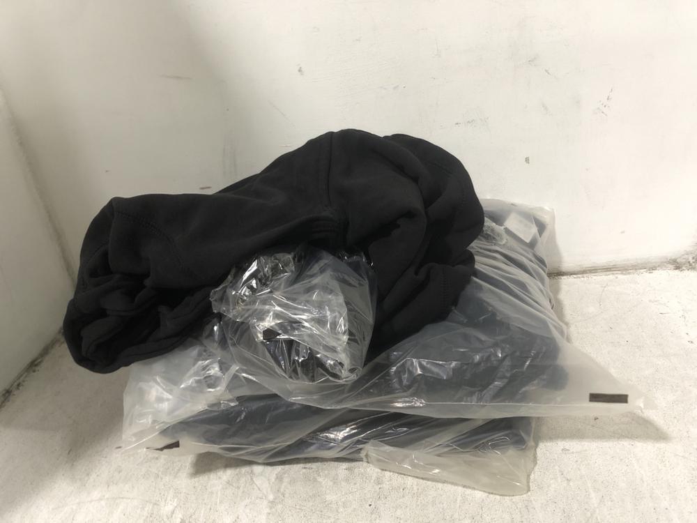 Lot 619  
            Chesterfield SR45 - Parcel Delivery Only 

                
3X ASSORTED BRANDED CLOTHING TO INCLUDE CALVIN KLEIN BLACK HOODIE UK SIZE MEDIUM ...
