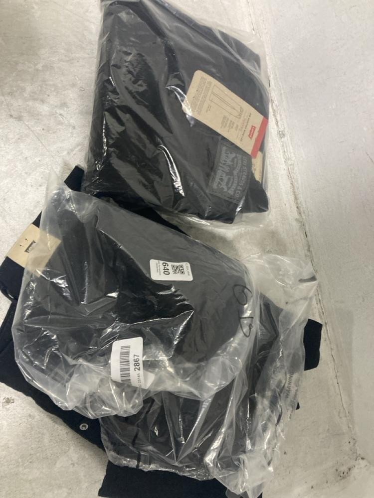 Lot 640  
            Chesterfield SR45 - Parcel Delivery Only 

                
LEVIS 318 SHAPING WIDE LEG 29 X 34 TO INCLUDE 318 SHAPING WIDE LEG 28 X 30 (LOCAT...