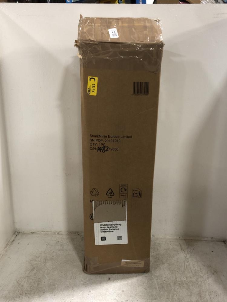 Lot 77  
            Chesterfield SR45 - Parcel Delivery Only 

                
SHARK FLOOR AND HANDHELD STEAM CLEANER S6005UK ORIGINAL RRP £179 (LOCATION: G1)