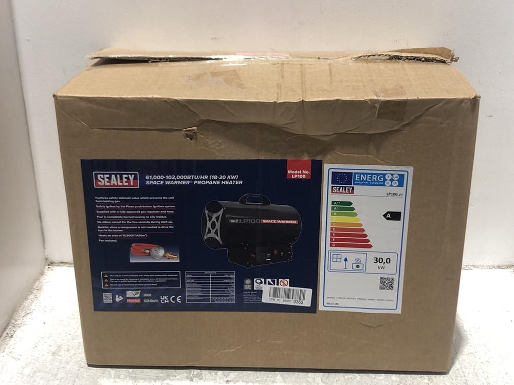 Lot 9  
            Chesterfield SR45 - Parcel Delivery Only 

                
SEALEY LP100 PROPANE HEATER SPACE WARMER ORIGINAL RRP £179 (LOCATION: L14)