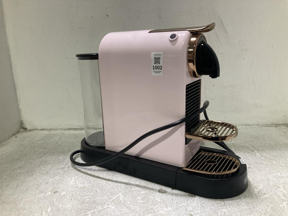 Lot 1002  
            Chesterfield SR44 - Parcel Delivery Only 

                
DELONGHI NESPRESSO CITIZ COFFEE MACHINE IN ROSE PINK (LOCATION: J3)