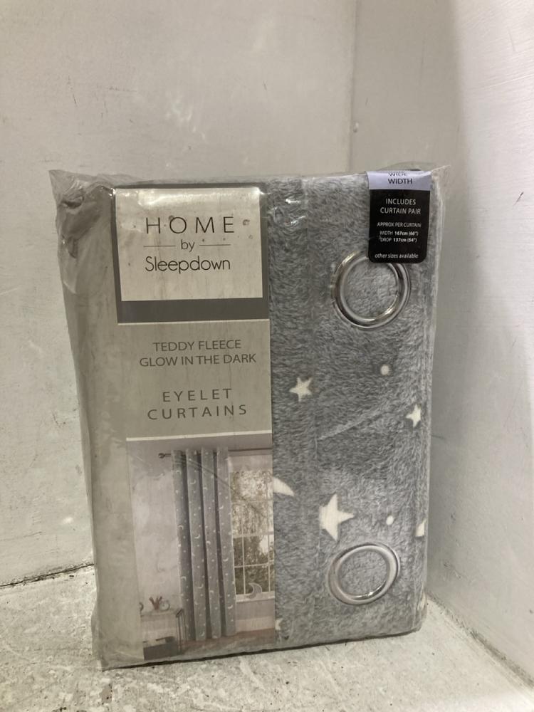 Lot 1009  
            Chesterfield SR44 - Parcel Delivery Only 

                
3 X ASSORTED ITEMS TO INCLUDE SLEEPDOWN PAIR OF TEDDY FLEECE CURTAINS (LOCATION: J3) - Image 2