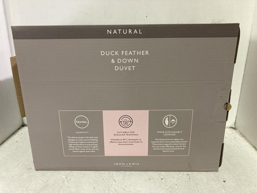 Lot 1011  
            Chesterfield SR44 - Parcel Delivery Only 

                
JOHN LEWIS NATURAL DUCK FEATHER & DOWN KING SIZE DUVET - 4.5 TOG (LOCATION: J4)
