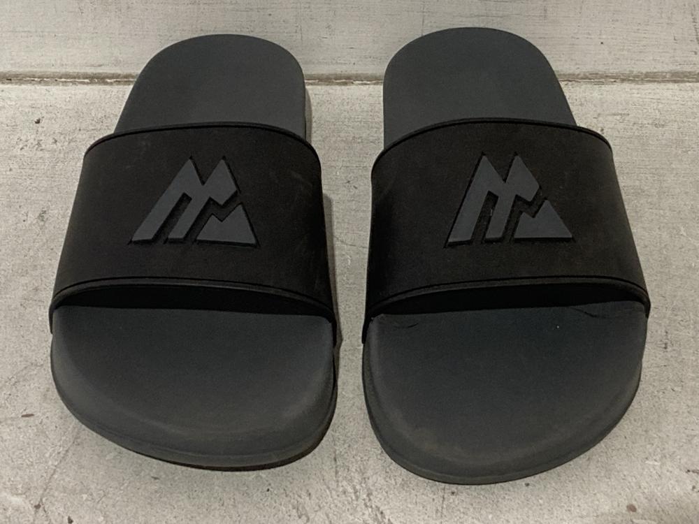 Lot 1019  
            Chesterfield SR44 - Parcel Delivery Only 

                
2 X ASSORTED FOOTWEAR TO INCLUDE REEBOK TRAINERS SIZE 6 (LOCATION: J4) - Image 2