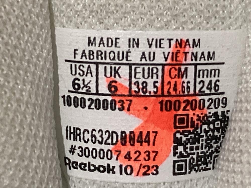 Lot 1019  
            Chesterfield SR44 - Parcel Delivery Only 

                
2 X ASSORTED FOOTWEAR TO INCLUDE REEBOK TRAINERS SIZE 6 (LOCATION: J4) - Image 4