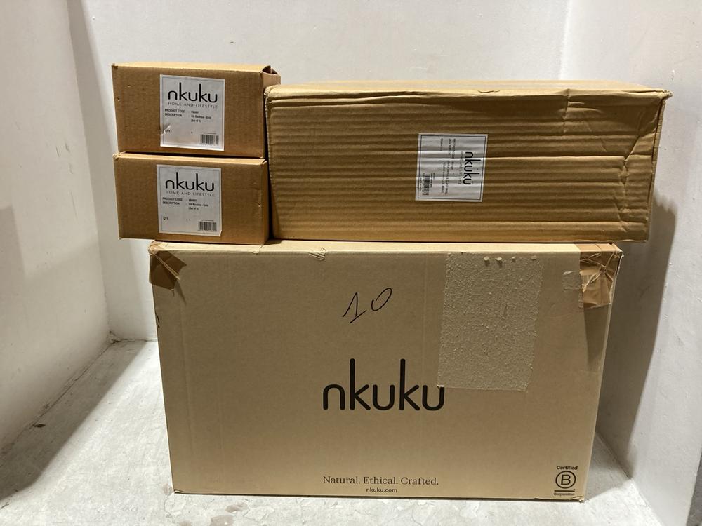 Lot 101  
            Chesterfield SR44 - Parcel Delivery Only 

                
4 X ASSORTED NKUKU ITEMS TO INCLUDE NKUKU KHILA METAL & GLASS VASE - CLEAR & ANTI...