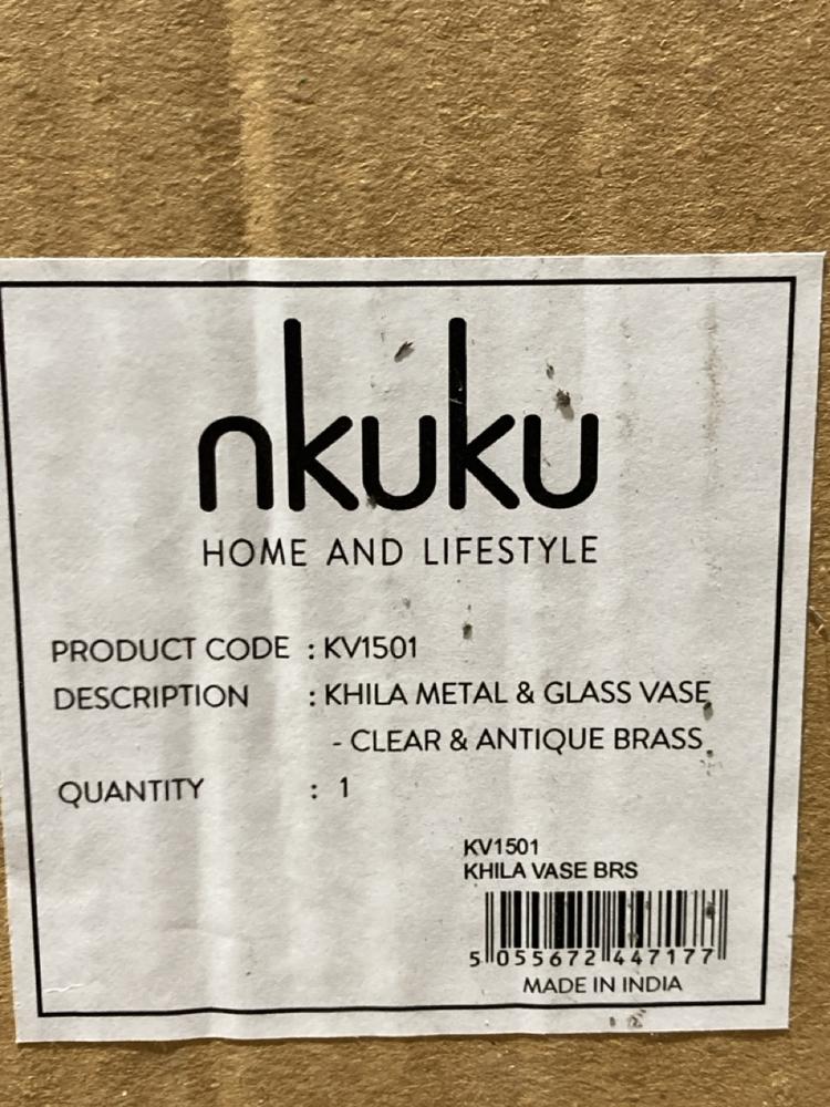 Lot 101  
            Chesterfield SR44 - Parcel Delivery Only 

                
4 X ASSORTED NKUKU ITEMS TO INCLUDE NKUKU KHILA METAL & GLASS VASE - CLEAR & ANTI... - Image 3