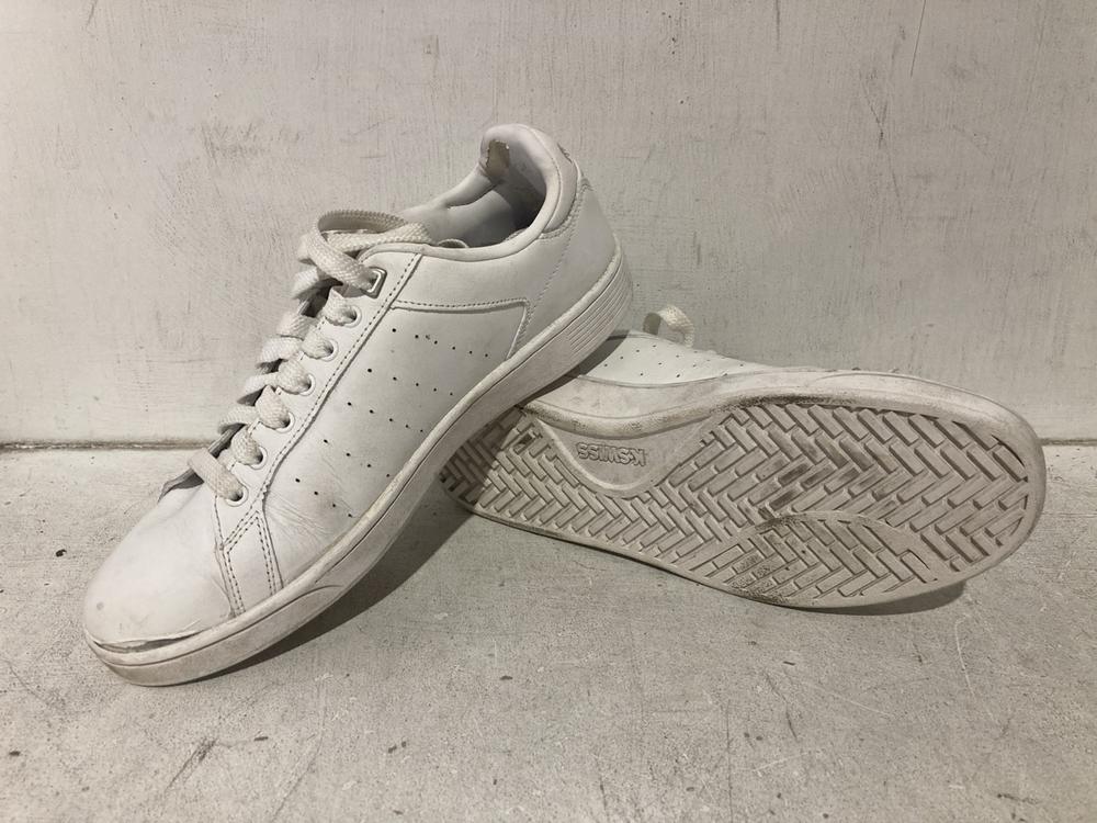 Lot 1020  
            Chesterfield SR44 - Parcel Delivery Only 

                
K.SWISS MENS CLEAN COURT LOW WHITE/GREY TRAINERS UK SIZE 8 (LOCATION: J4) - Image 3