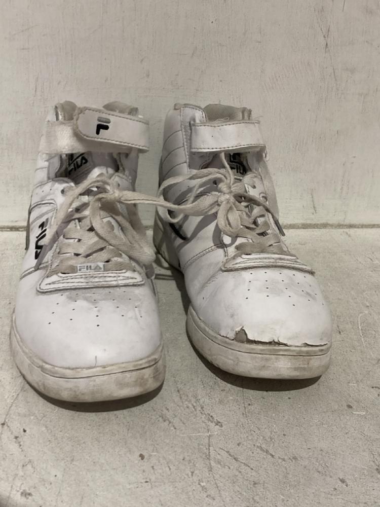 Lot 1021  
            Chesterfield SR44 - Parcel Delivery Only 

                
2 X ASSORTED SHOES TO INCLUDE FILA CHUNKY PLATFORM TRAINERS IN WHITE SIZE 5.5 (LO... - Image 2