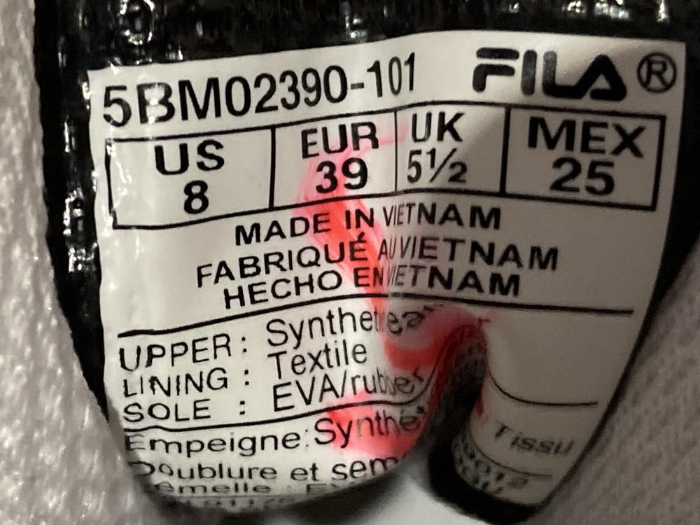 Lot 1021  
            Chesterfield SR44 - Parcel Delivery Only 

                
2 X ASSORTED SHOES TO INCLUDE FILA CHUNKY PLATFORM TRAINERS IN WHITE SIZE 5.5 (LO... - Image 4