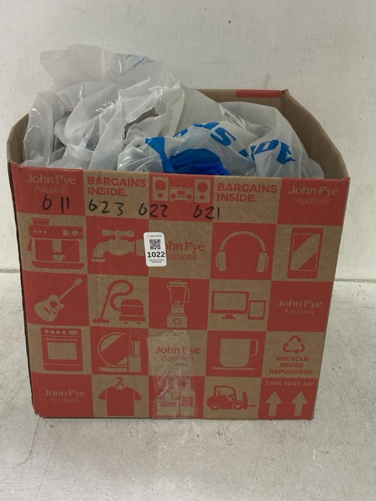 Lot 1022  
            Chesterfield SR44 - Parcel Delivery Only 

                
4 X ASSORTED WETSUIT TO INCLUDE WETSUIT IN BLACK SIZE S - ORIGINAL RRP £125 (LOCA...