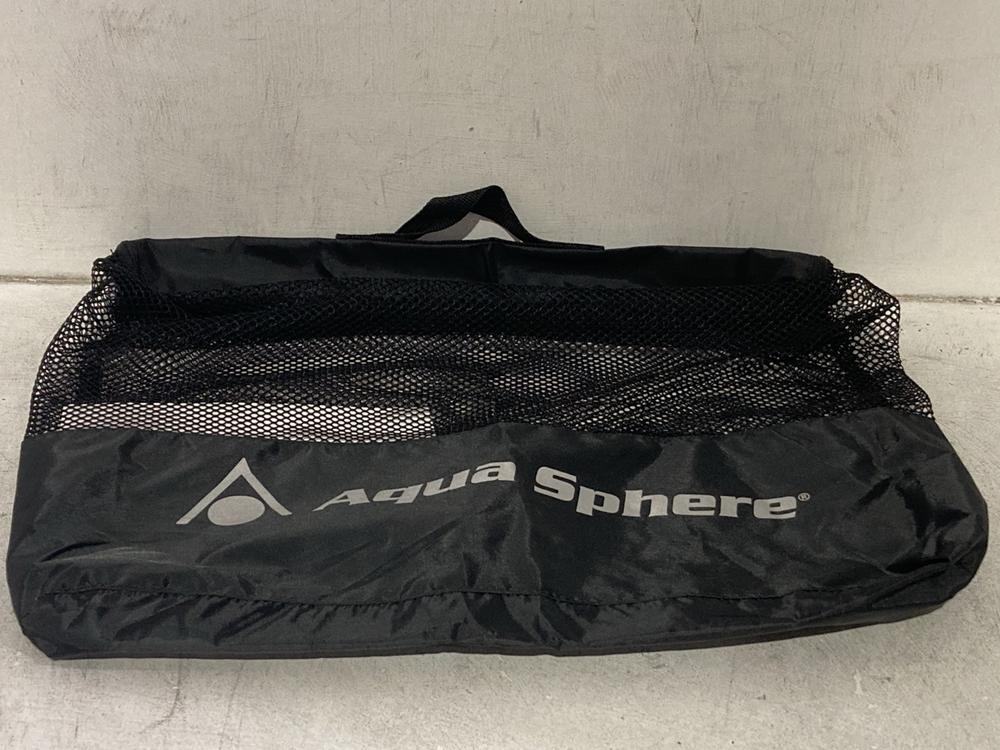 Lot 1023  
            Chesterfield SR44 - Parcel Delivery Only 

                
4 X ASSORTED WESUITS TO INCLUDE WETSUIT IN BLACK SIZE XS - ORIGINAL RRP £125 (LOC... - Image 4