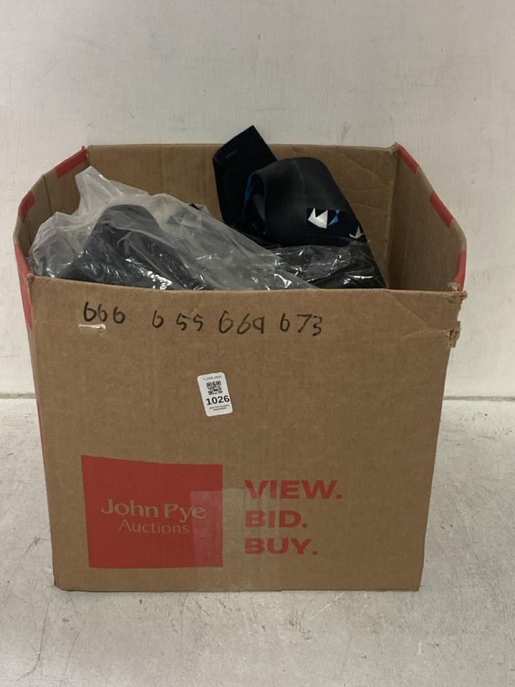 Lot 1026  
            Chesterfield SR44 - Parcel Delivery Only 

                
4 X ASSORTED WETSUITS TO INCLUDE WETSUIT IN BLACK SIZE SMALL ORIGINAL RRP £125 (L...