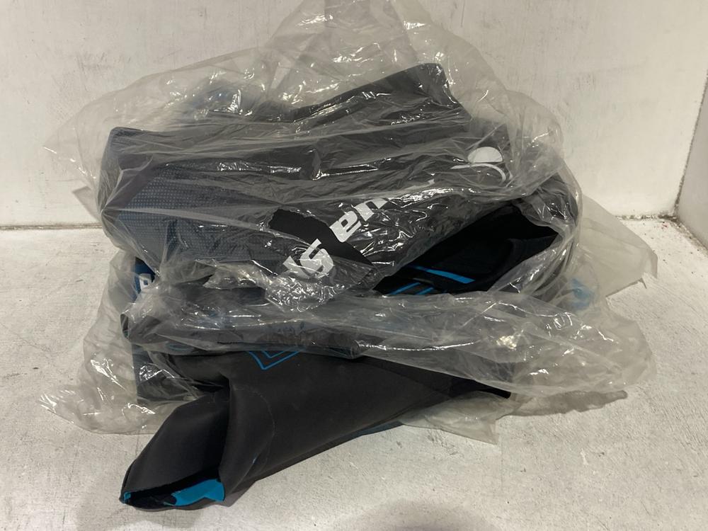 Lot 1027  
            Chesterfield SR44 - Parcel Delivery Only 

                
4 X ASSORTED WETSUITS TO INCLUDE AQUA SKIN SHORTY V3 WETSUIT IN BLACK SIZE SMALL ... - Image 2