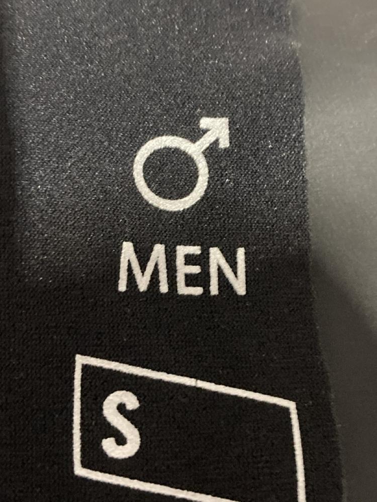 Lot 1027  
            Chesterfield SR44 - Parcel Delivery Only 

                
4 X ASSORTED WETSUITS TO INCLUDE AQUA SKIN SHORTY V3 WETSUIT IN BLACK SIZE SMALL ... - Image 4