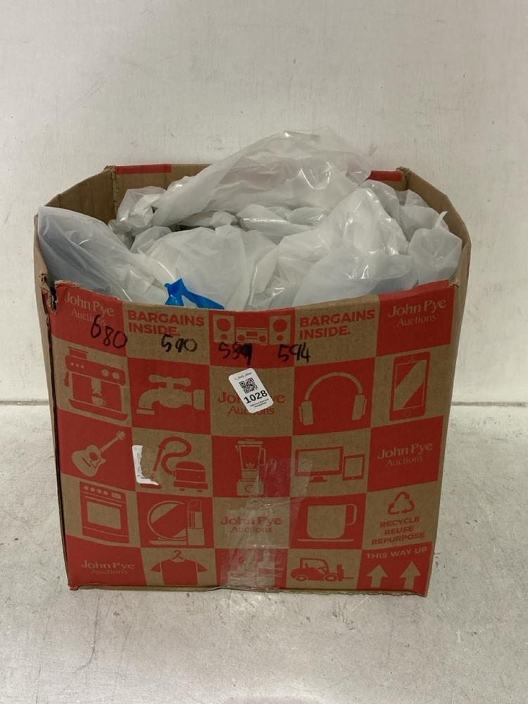 Lot 1028  
            Chesterfield SR44 - Parcel Delivery Only 

                
4 X ASSORTED WETSUITS TO INCLUDE WETSUIT IN BLACK SIZE S - ORIGINAL RRP £125 (LOC...