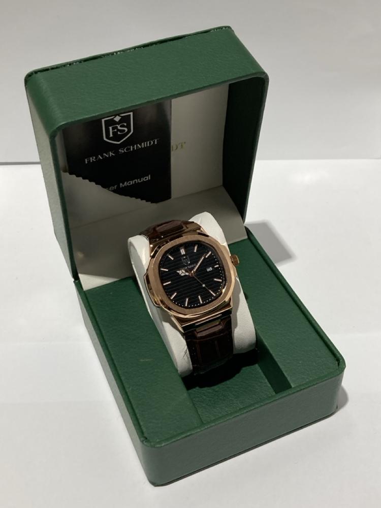 Lot 117  
            Chesterfield SR44 - Parcel Delivery Only 

                
MENS FRANK SCHMIDT WATCH – TEXTURED DIAL WITH DATE – LEATHER STRAP- MODEL: FSL AM...