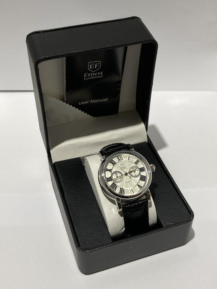 Lot 118  
            Chesterfield SR44 - Parcel Delivery Only 

                
MENS ERNEST FERDINAND WATCH – FUNCTIONING SUBDIALS – LEATHER STRAP – GLASS EXHIBI...