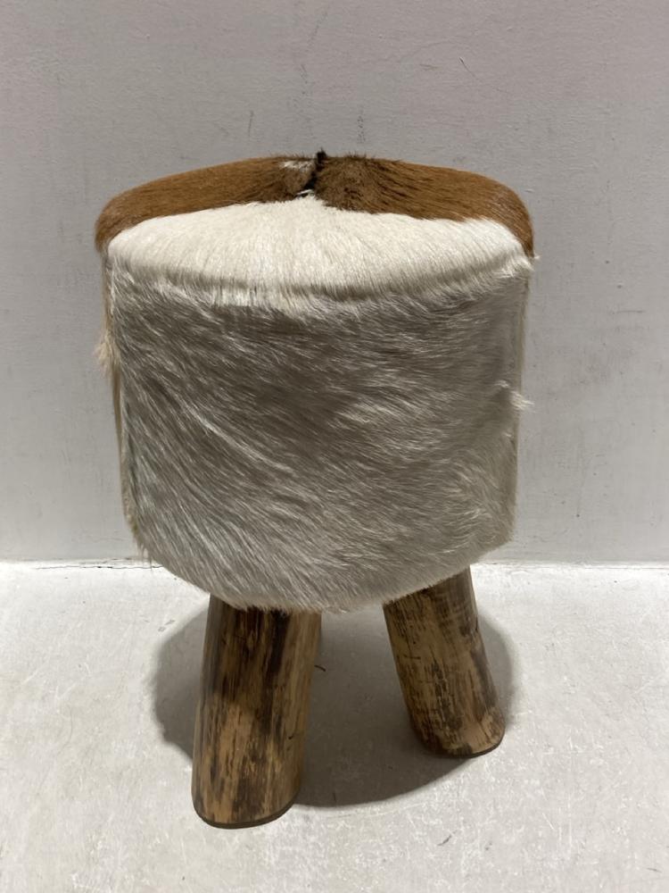 Lot 133  
            Chesterfield SR44 - Parcel Delivery Only 

                
BELIANI SMALL BAR STOOL (LOCATION: L11)