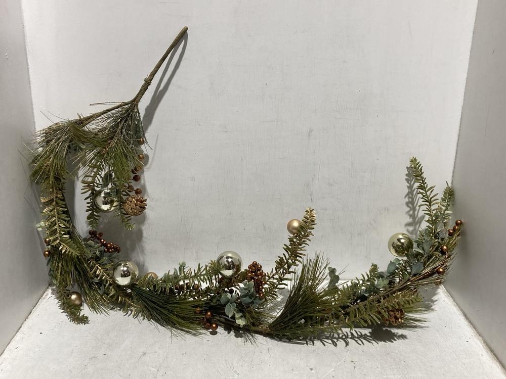 Lot 147  
            Chesterfield SR44 - Parcel Delivery Only 

                
BELIANI CHRISTMAS GARLAND - ITEM NO. 22504 (LOCATION: L12)