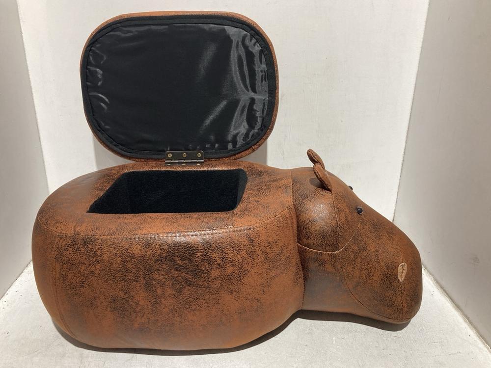 Lot 152  
            Chesterfield SR44 - Parcel Delivery Only 

                
BELIANI HIPPO STOOL WITH STORAGE - ITEM NO. 28517 (LOCATION: L12)