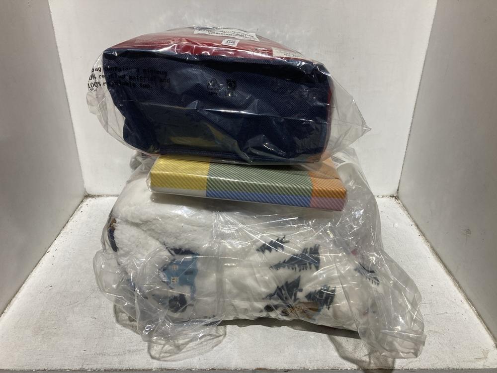 Lot 155  
            Chesterfield SR44 - Parcel Delivery Only 

                
3 X ASSORTED BEDDING ITEMS TO INCLUDE SILENT NIGHT COMFORT CONTROL HEATED BLANKET...