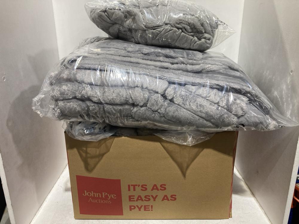Lot 161  
            Chesterfield SR44 - Parcel Delivery Only 

                
BOX OF ASSORTED BEDDING ITEMS TO INCLUDE SUPER KING GREY FAUX THROW (LOCATION: L12)