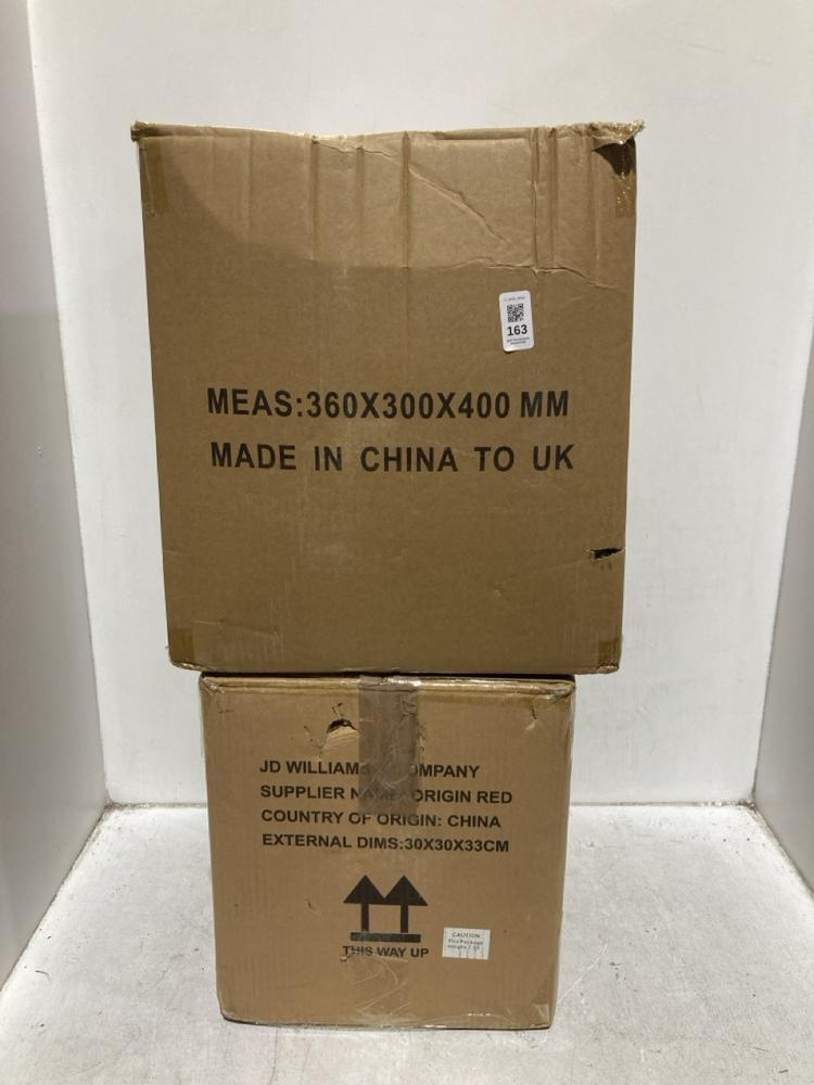 Lot 163  
            Chesterfield SR44 - Parcel Delivery Only 

                
SILVER DINNER PIECE SET TO INCLUDE G AND O 9 FLEECE DUVET SET KING (LOCATION: L12)