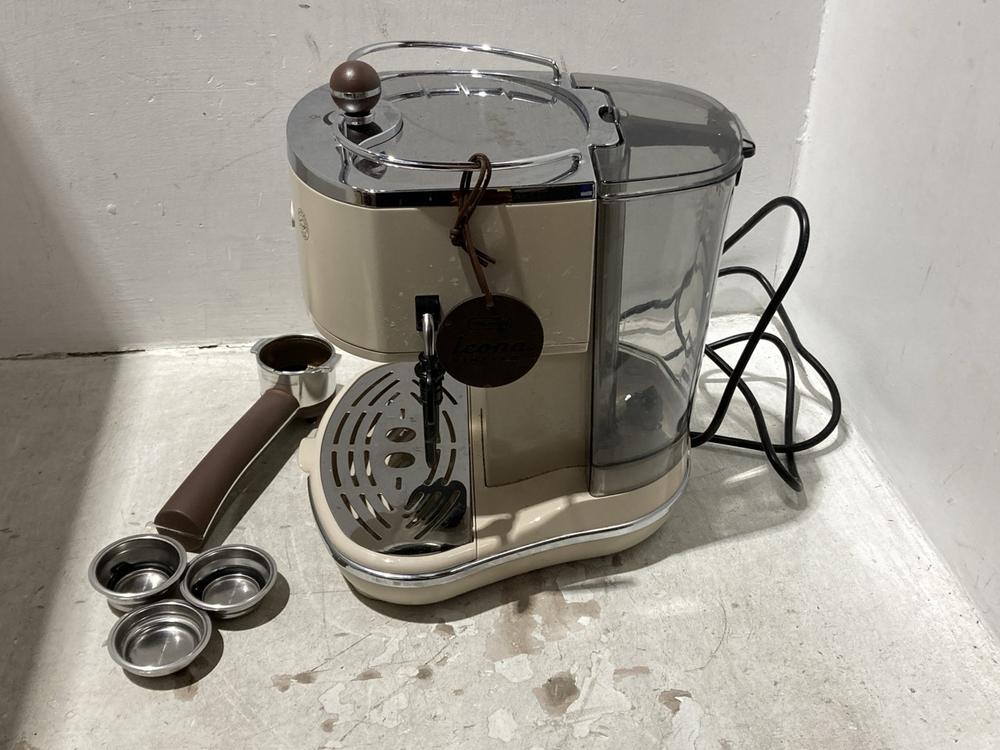 Lot 177  
            Chesterfield SR44 - Parcel Delivery Only 

                
DELONGHI ESPRESSO & CAPPUCCINO 1.5 BAR COFFEE MACHINE (LOCATION: L13)