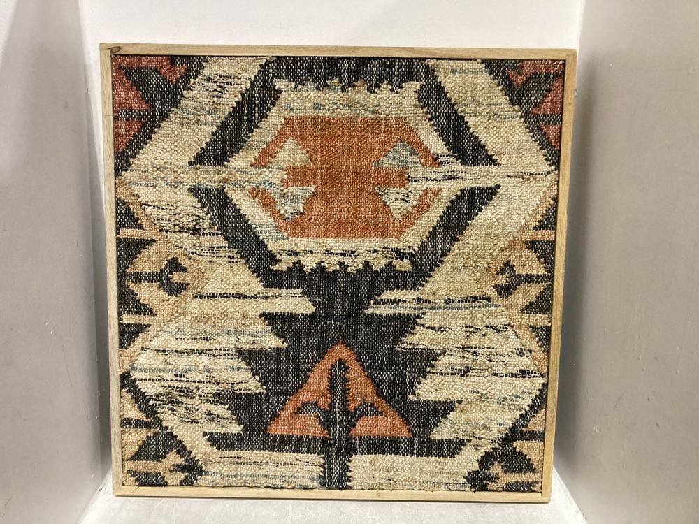 Lot 17  
            Chesterfield SR44 - Parcel Delivery Only 

                
NKUKU PEMALI HANDWOVEN ARTWORK - NATURAL, RUST & CHARCOAL - LARGE - ITEM NO. PA01...