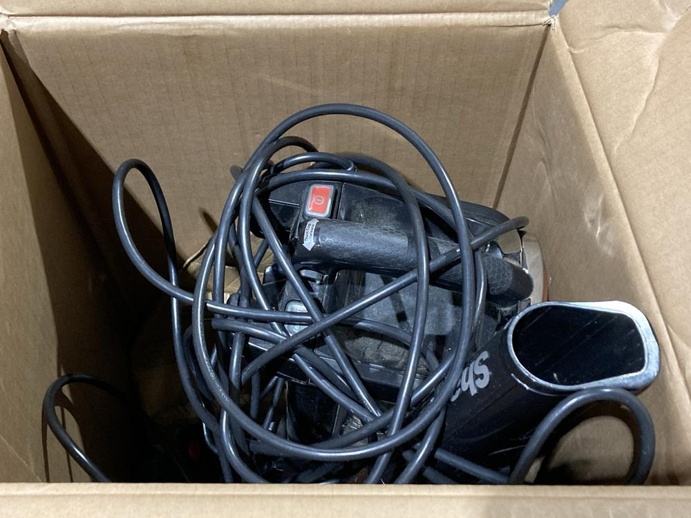 Lot 184  
            Chesterfield SR44 - Parcel Delivery Only 

                
SHARK CORDED ANTI HAIR WRAP VACUUM PET MODELL - ORIGINAL RRP £169 (LOCATION: L14) - Image 2