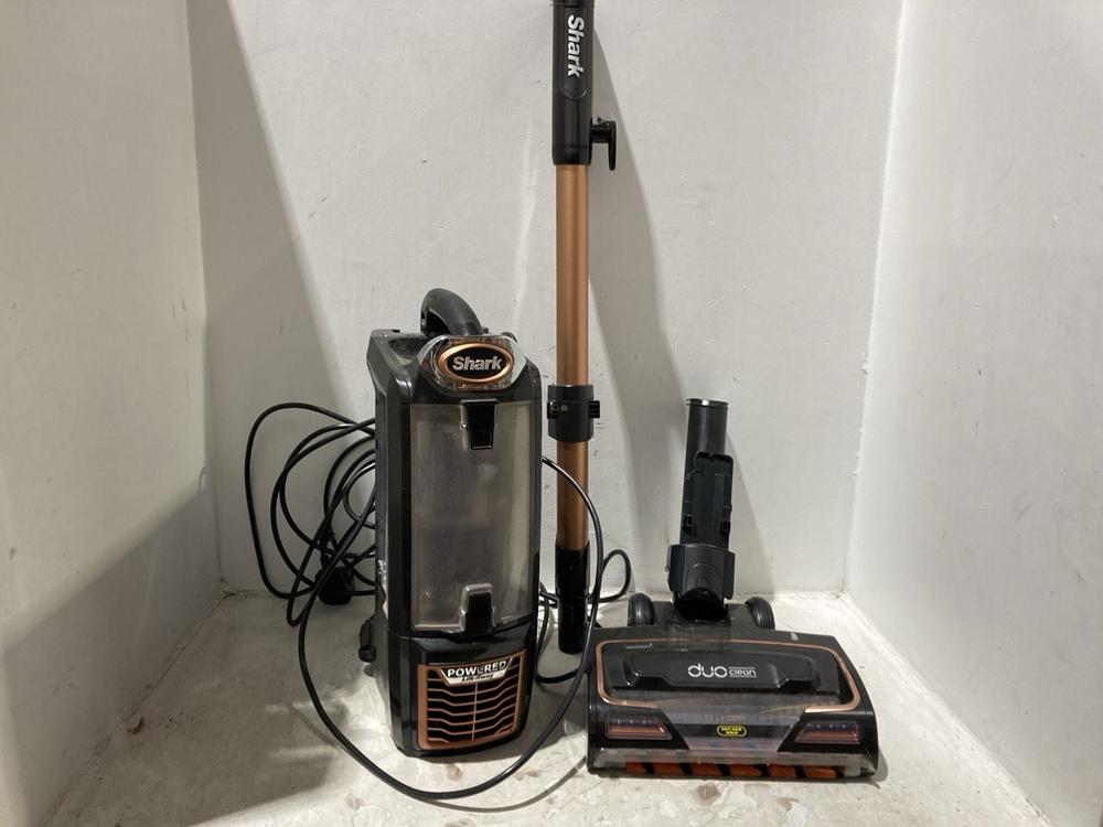 Lot 184  
            Chesterfield SR44 - Parcel Delivery Only 

                
SHARK CORDED ANTI HAIR WRAP VACUUM PET MODELL - ORIGINAL RRP £169 (LOCATION: L14) - Image 3