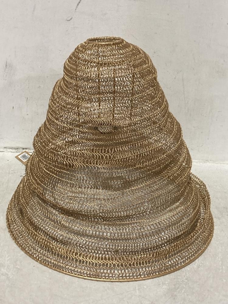 Lot 18  
            Chesterfield SR44 - Parcel Delivery Only 

                
NKUKU JATANI WIRE LAMPSHADE - ANTIQUE BRASS - LARGE OVAL 41 X 41CM (DIA) - ITEM N...