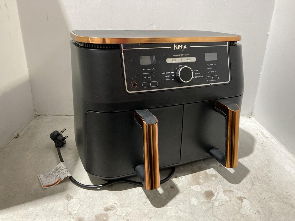 Lot 196  
            Chesterfield SR44 - Parcel Delivery Only 

                
NINJA FOODI MAX DUAL ZONE AIR FRYER - MODEL NO. AF400UKCP - ORIGINAL RRP £229 (LO...