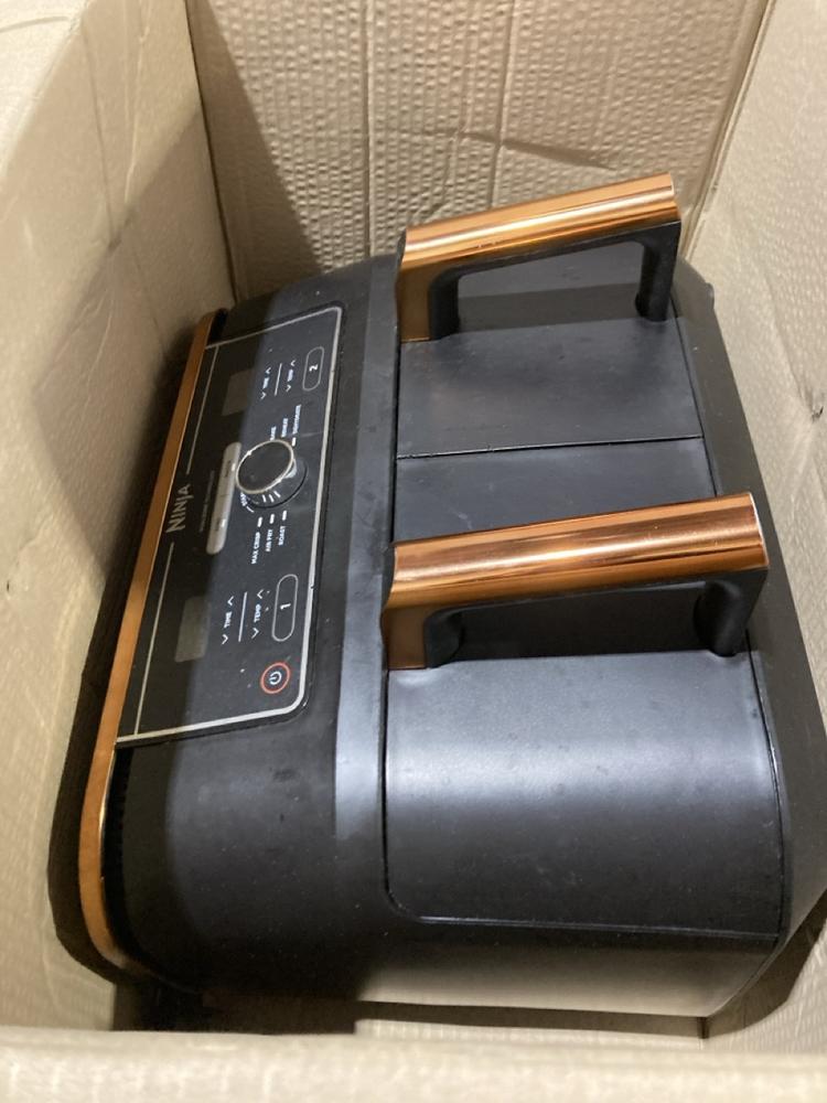 Lot 196  
            Chesterfield SR44 - Parcel Delivery Only 

                
NINJA FOODI MAX DUAL ZONE AIR FRYER - MODEL NO. AF400UKCP - ORIGINAL RRP £229 (LO... - Image 2