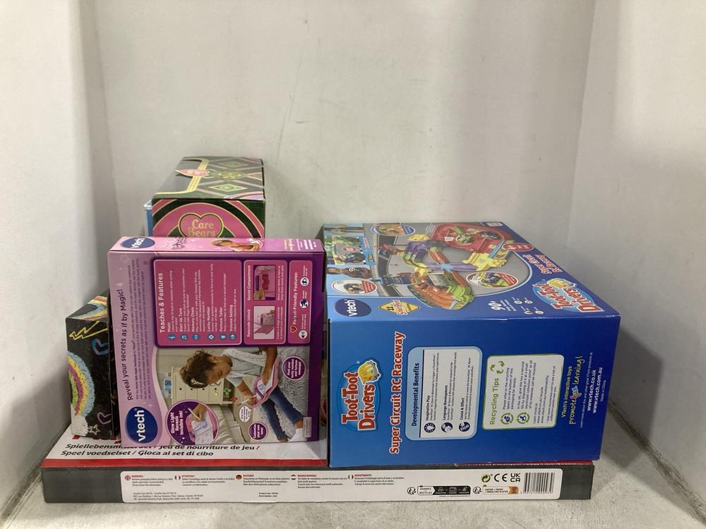 Lot 229  
            Chesterfield SR44 - Parcel Delivery Only 

                
6 X ASSORTED KIDS TOYS TO INCLUDE PEPPA PIG PEPPA'S KEYS (LOCATION: G2)