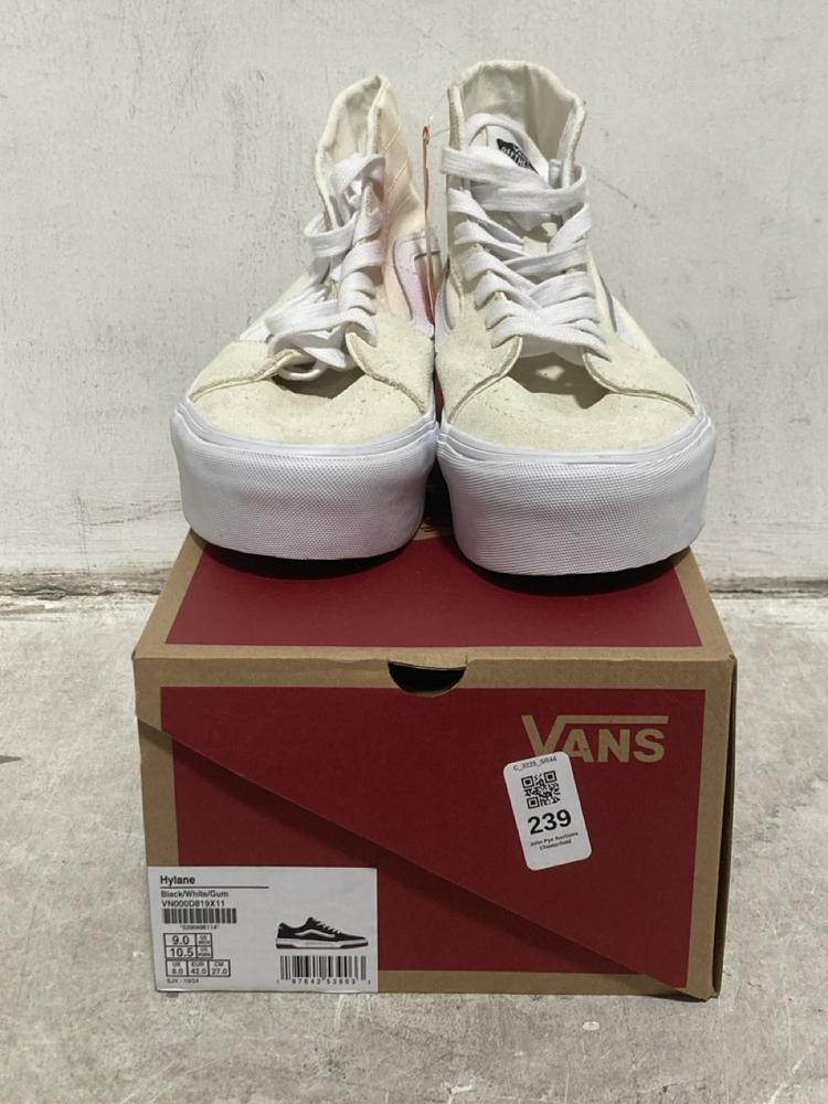 Lot 239  
            Chesterfield SR44 - Parcel Delivery Only 

                
VANS SKATE SHOES IN CREAM SIZE 7 TO INCLUDE VANS HYLANE SHOES IN BLACK SIZE 8 (LO...