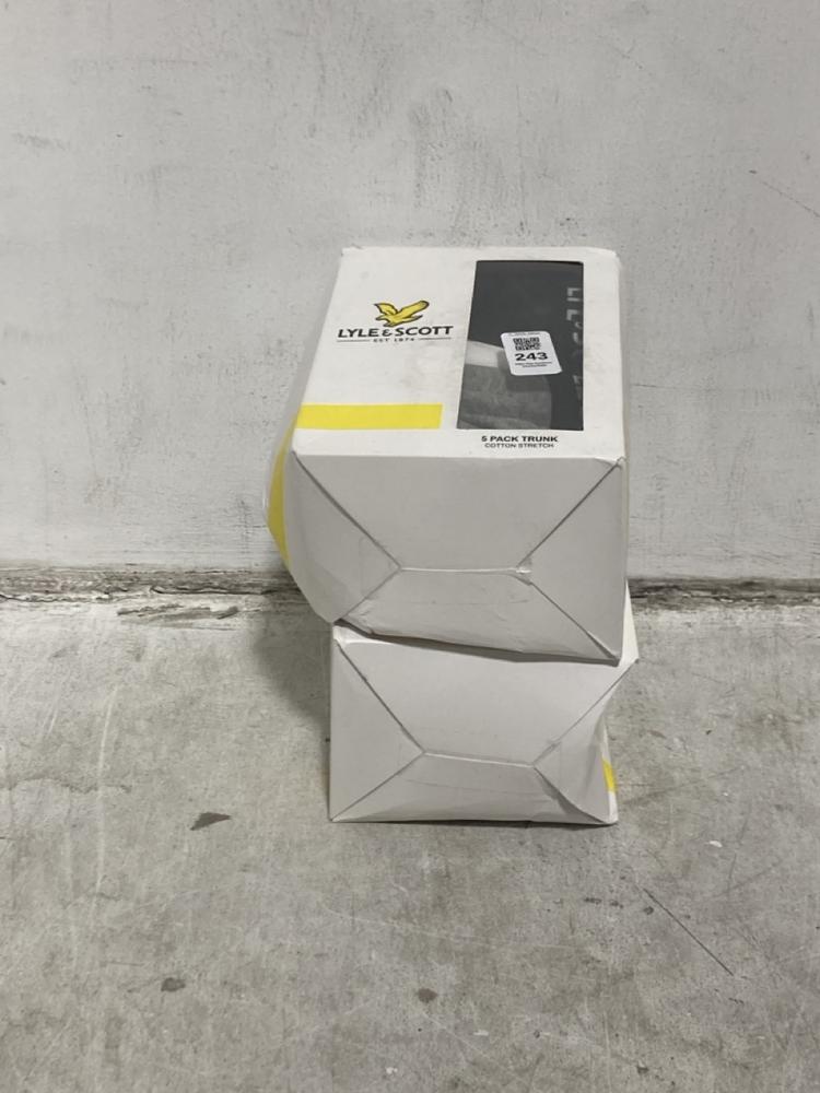 Lot 243  
            Chesterfield SR44 - Parcel Delivery Only 

                
2 X LYLE & SCOTT 5 PACK TRUNK COTTON STRETCH (LOCATION: G2)