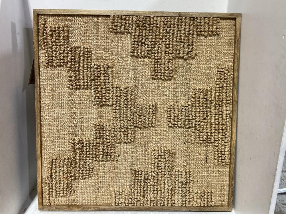 Lot 25  
            Chesterfield SR44 - Parcel Delivery Only 

                
NKUKU BAWAL WALL ART - CROSS NATURAL (LOCATION: L6)
