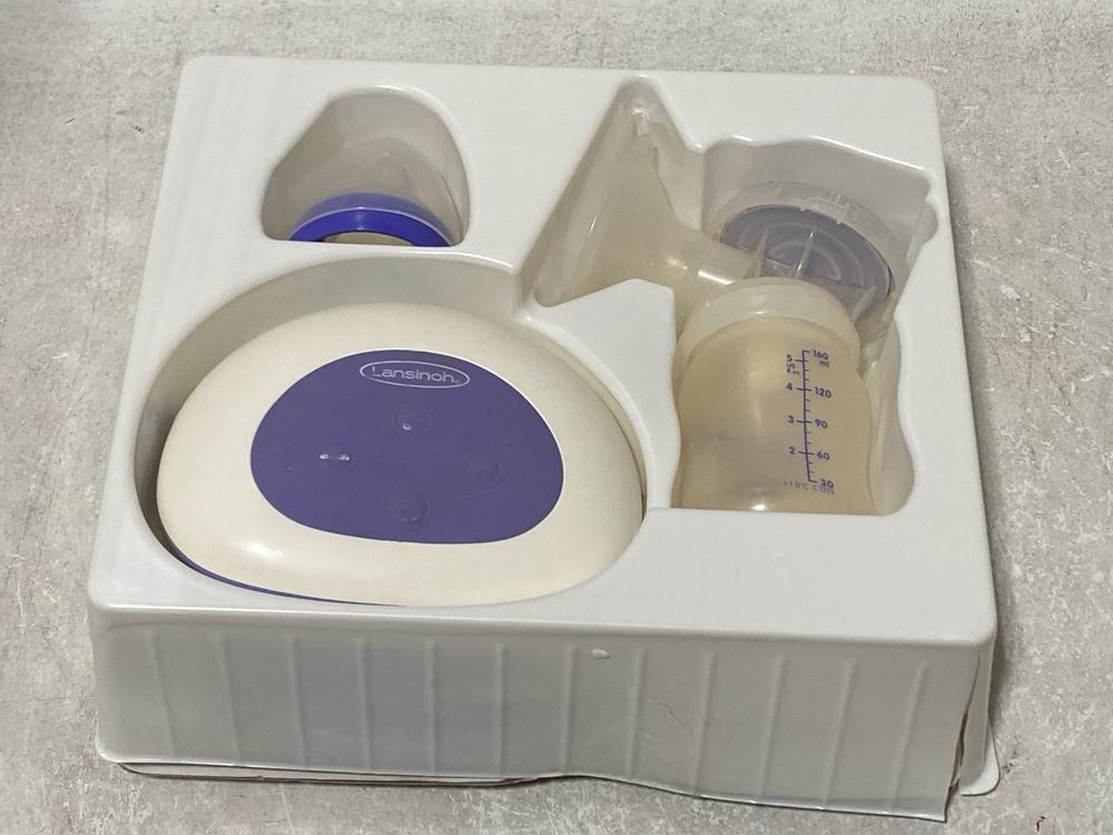 Lot 266  
            Chesterfield SR44 - Parcel Delivery Only 

                
LANSINOH BREAST PUMP TO INCLUDE LANSINOH BREAST MILK STORAGE BAGS (LOCATION: G3)